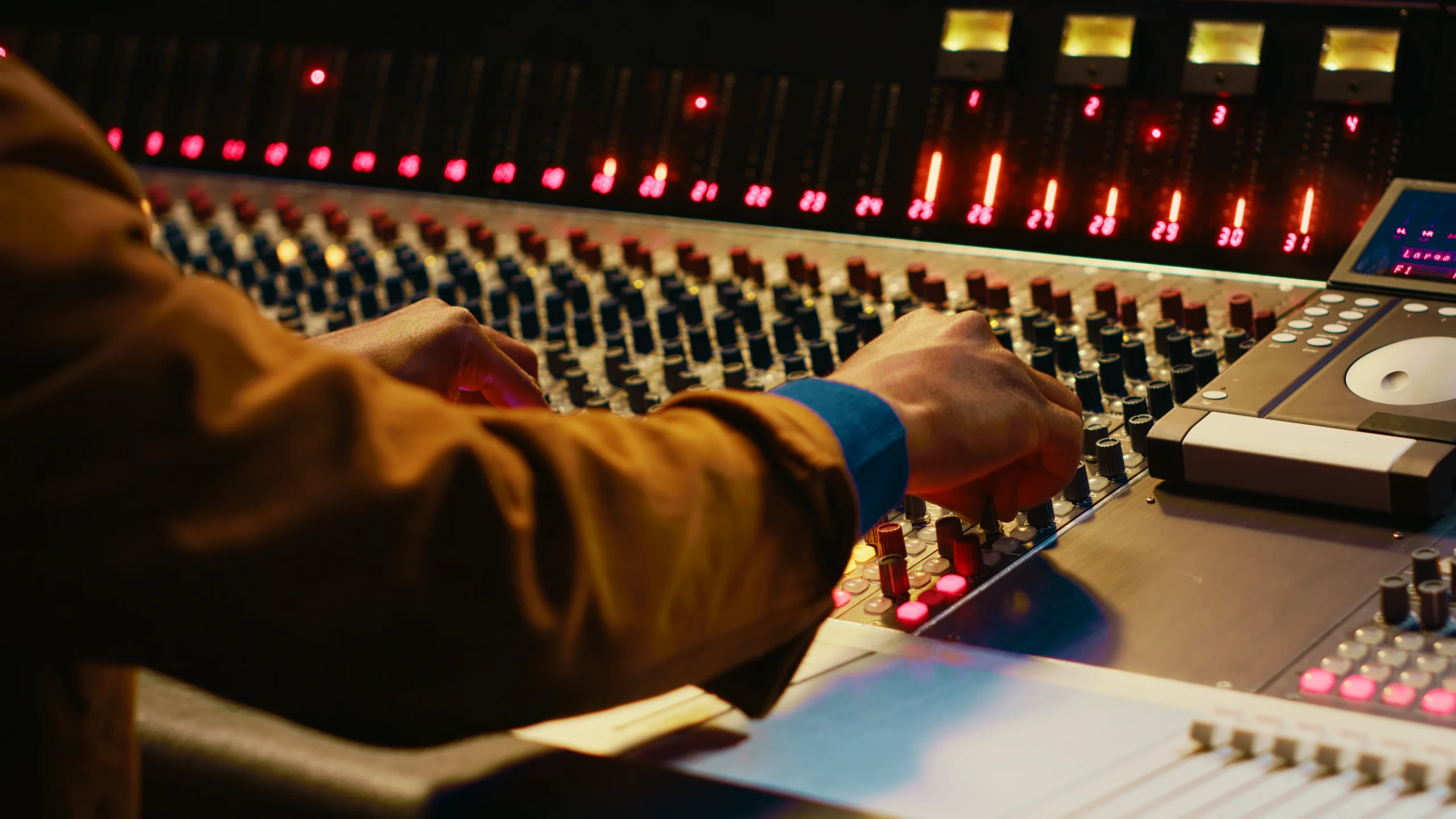 Audio Technician: 5 Essential Skills for a Thriving Career in Sound