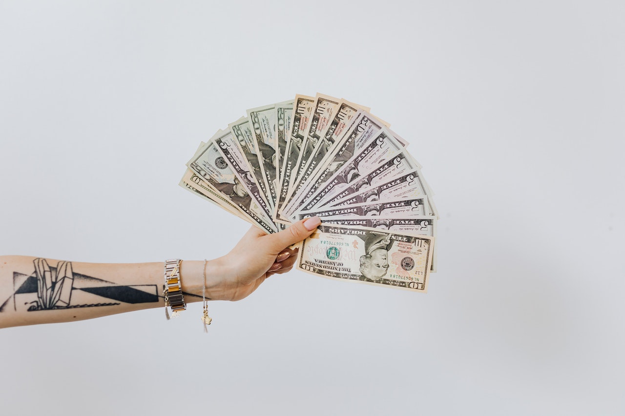 Read more about the article 8 Top Ways to Earn Extra Cash with Old Things